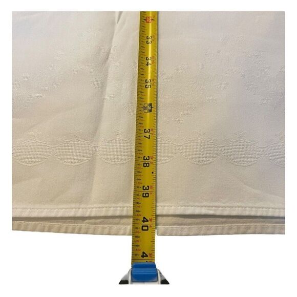 White Floral Jacquard Irisette Spring Vintage Flowers Rectangle Tablecloth 48x81 - Picture 6 of 7